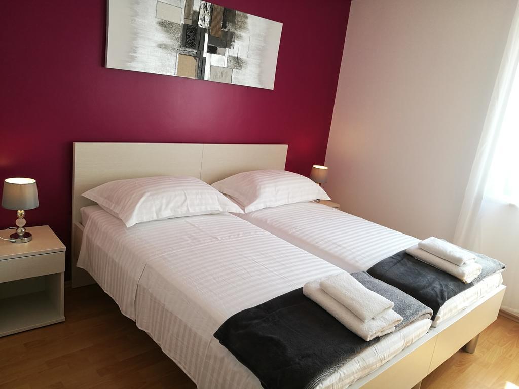 Apartments Benika ボル エクステリア 写真